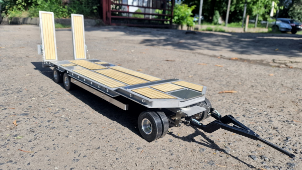 FM 3-Achs-Tiefladeanhänger mit abgesetztem Plateau 1:14